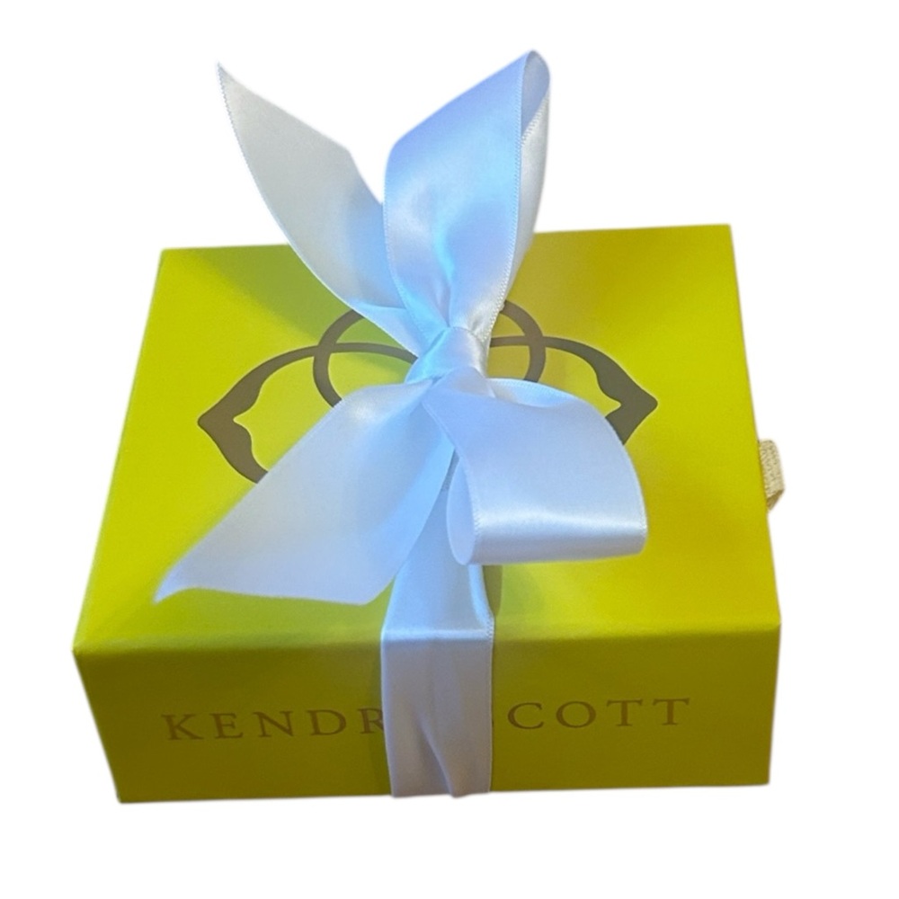 Kendra Scott Accessories: Box and Bow